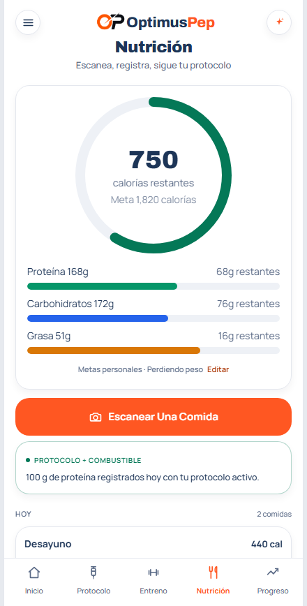 La pantalla de nutrición de OptimusPep mostrando calorías y macros frente a una meta